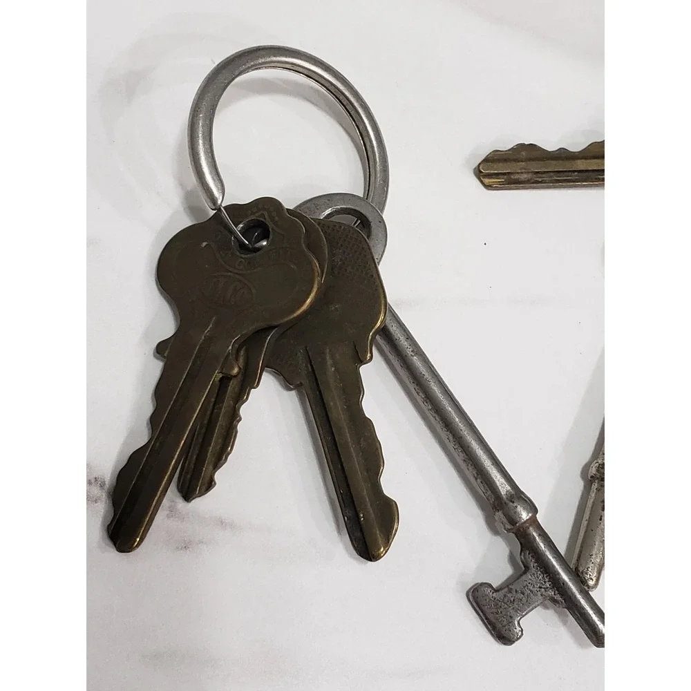Lot 8 Antique Clover Bow Skeleton Keys Nickel Cabinet Keys 1890s-1920s janitor